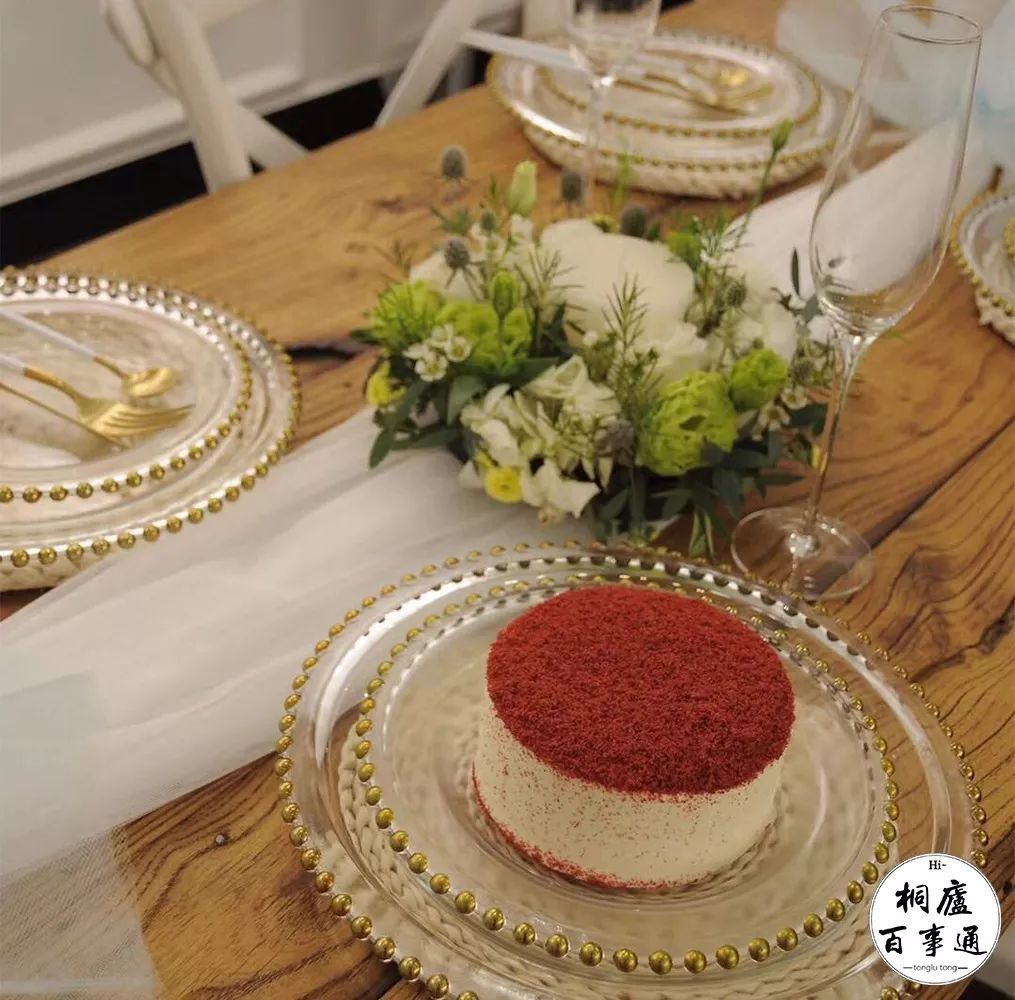 ‘星空体育app下载’“世界上最有名的不为人知的艺术家”,用婚姻演出行为艺术(图1) 星空体育APP