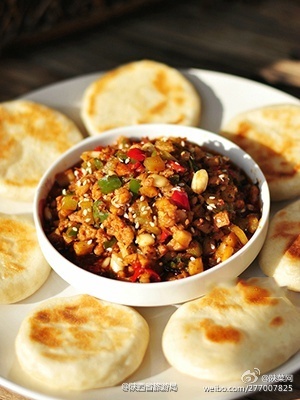 “星空体育APP网站”
昨晚 彩民112元拿下双色球1711万 投注站详细所在在这(图5) 星空体育APP