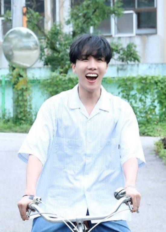 星空体育APP网站：
俄罗斯音乐家Roman Bilyk把防弹少年团J(图2)