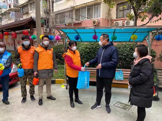 “星空体育APP”
打美网要签生死状?小将费罗巴勒莫站夺冠 瓦林卡去打挑战赛(图12) 星空体育APP网站